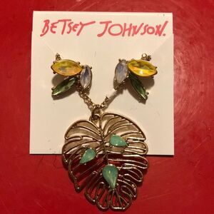 NWT Betsey Johnson necklace and earrings